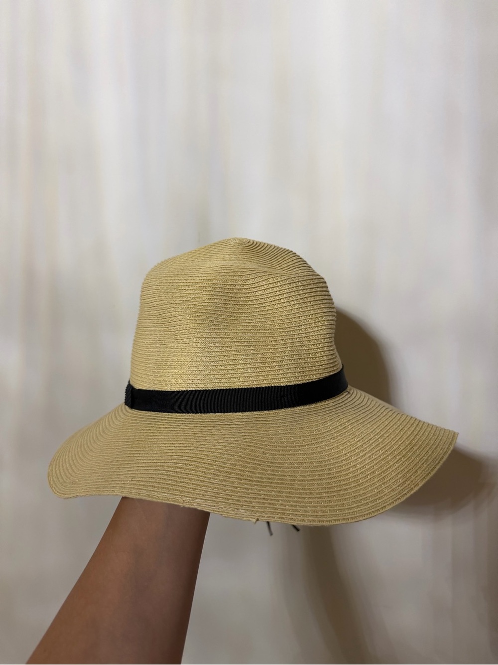 Aritzia Straw Sun Hat with Black Band - Tan